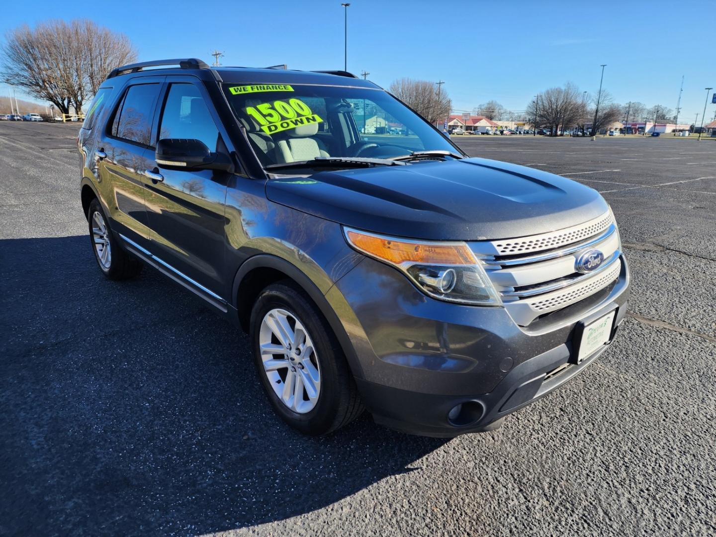 2015 Gray /Gray Ford Explorer XLT (1FM5K7D9XFG) with an 2.0 4CYL. engine, Automatic transmission, located at 1221 Madison St., Shelbyville, TN, 37160, (931) 680-9439, 0.000000, 0.000000 - Photo#1